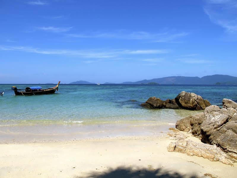 Pitiusas Beach Resort Koh Lipe Bagian luar foto