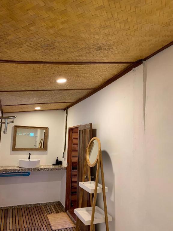 Pitiusas Beach Resort Koh Lipe Bagian luar foto